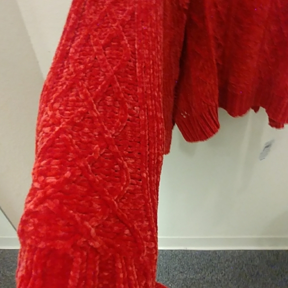 Gibson Latimer Red Chenille Cold Shoulder Sweater - Picture 7 of 8